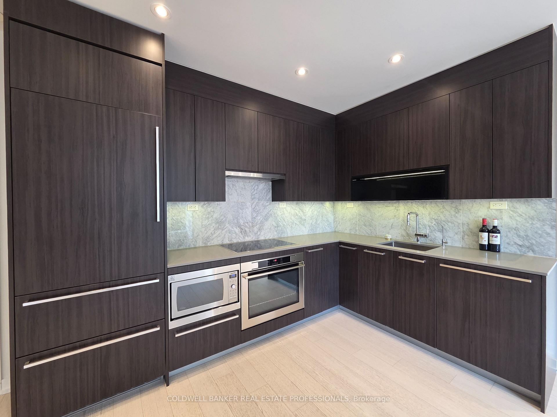 Photo 5 of Unit Th06, 113 Mcmahon Drive, North York, Bayview Village — HOMEH