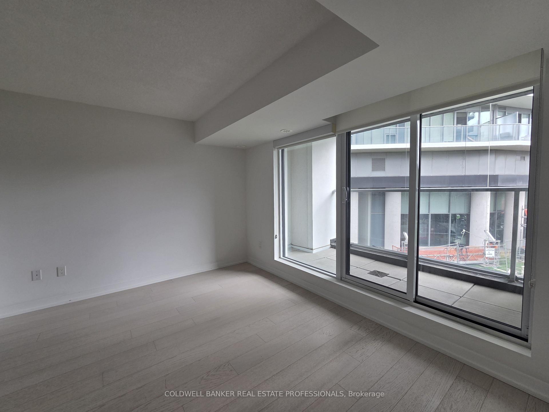 Photo 6 of Unit Th06, 113 Mcmahon Drive, North York, Bayview Village — HOMEH