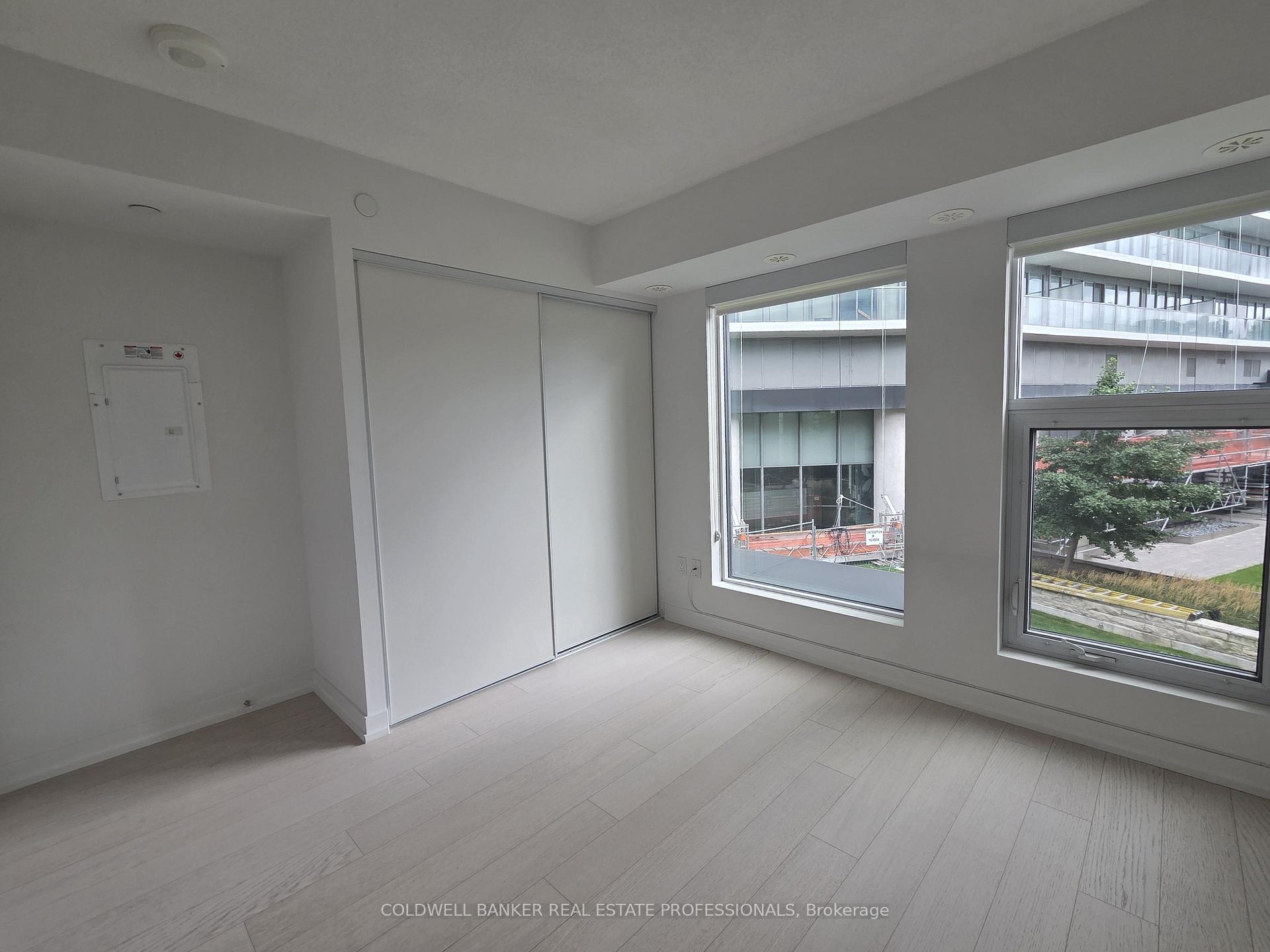 Photo 8 of Unit Th06, 113 Mcmahon Drive, North York, Bayview Village — HOMEH