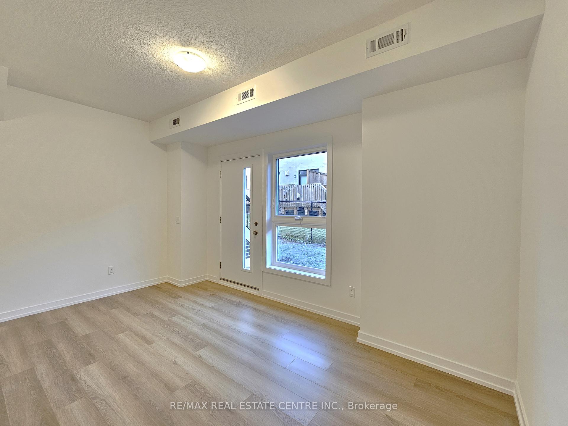 Photo 3 of Unit 11, 70 Kenesky Drive, Hamilton, Waterdown — HOMEH