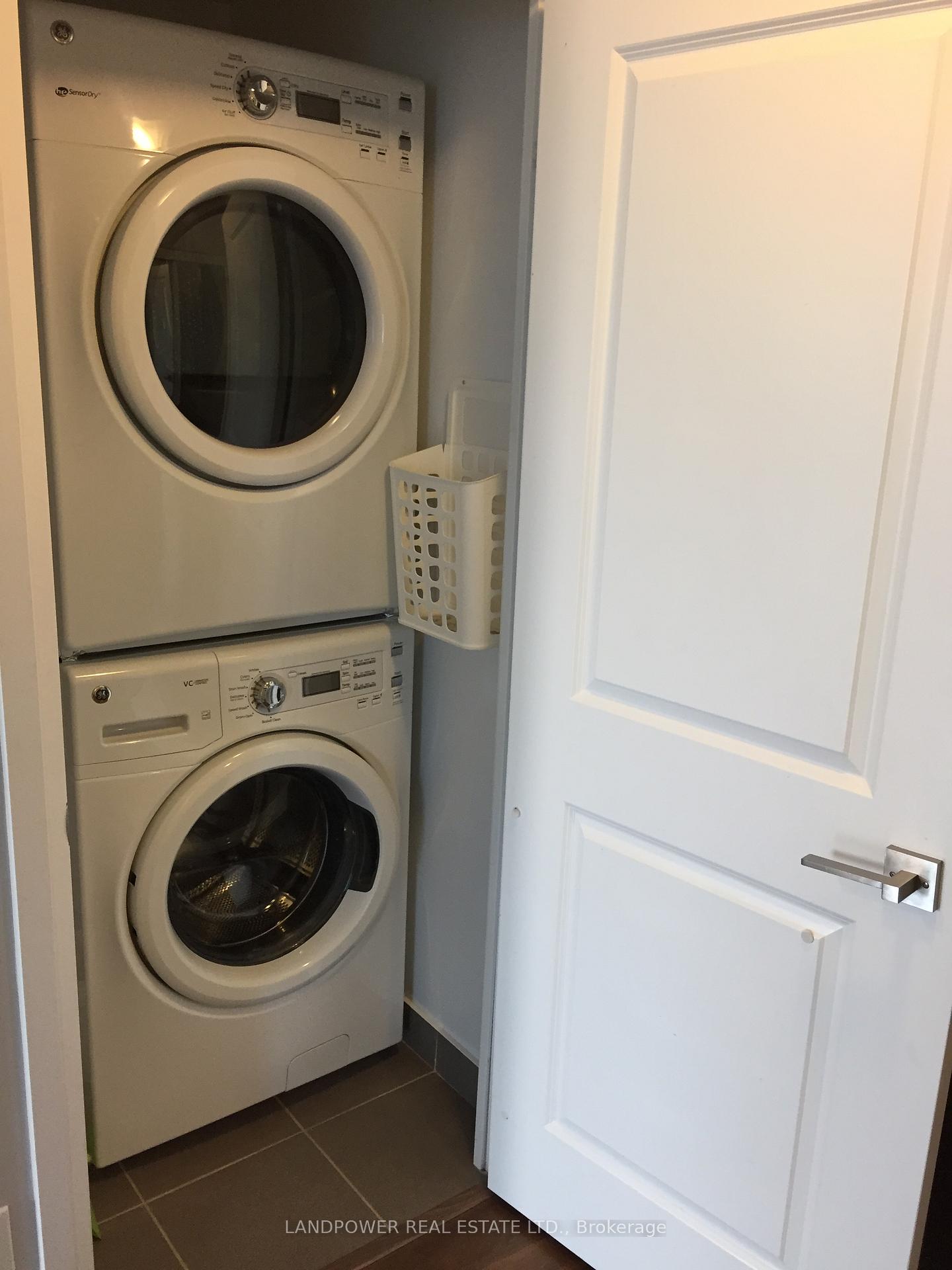 Photo 5 of Unit 820, 7161 Yonge Street, Markham, Thornhill — HOMEH