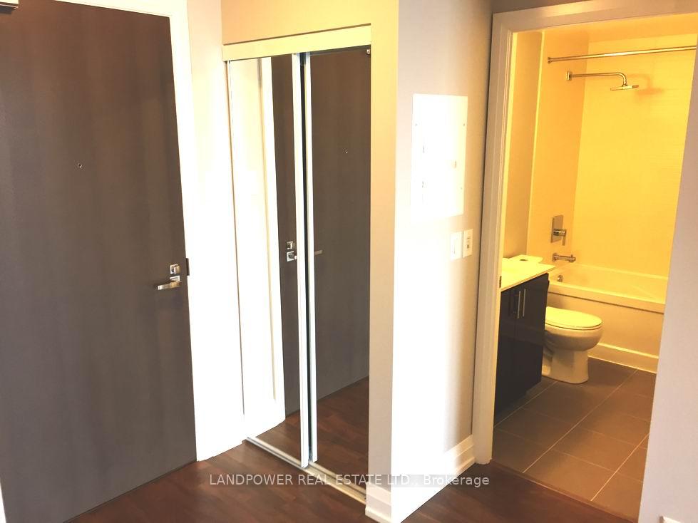 Photo 7 of Unit 820, 7161 Yonge Street, Markham, Thornhill — HOMEH