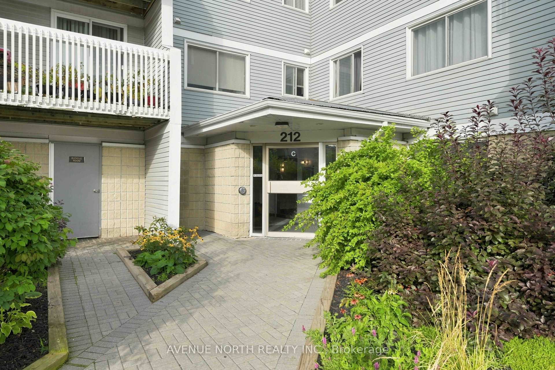 Photo 3 of Unit 210, 212 Viewmount Drive, Ottawa, Borden Farm/Stewart Farm/Carleton Heights/Parkwood Hills — HOMEH