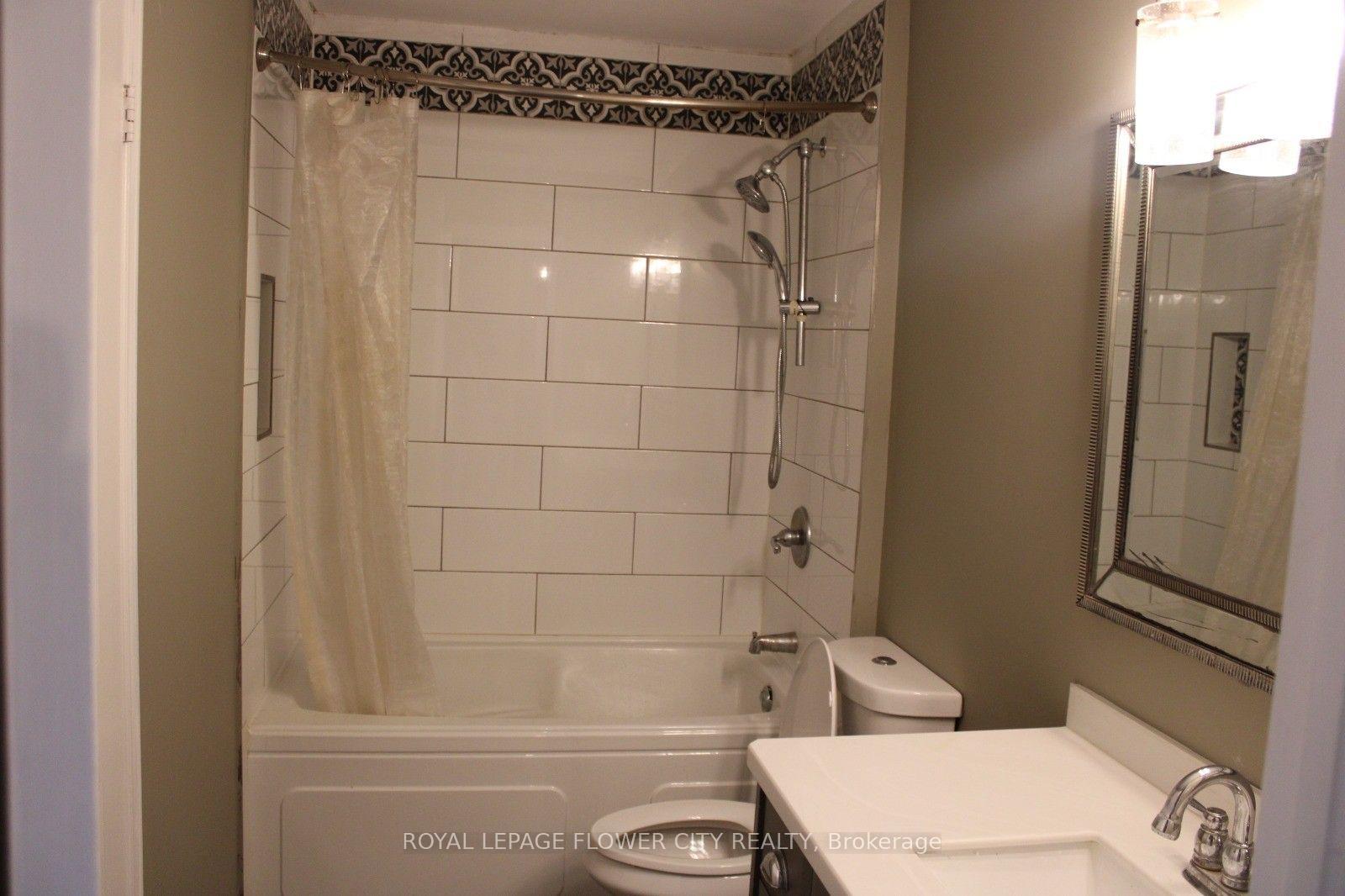 Photo 5 of 252 Simpson Crescent, London, East I — HOMEH