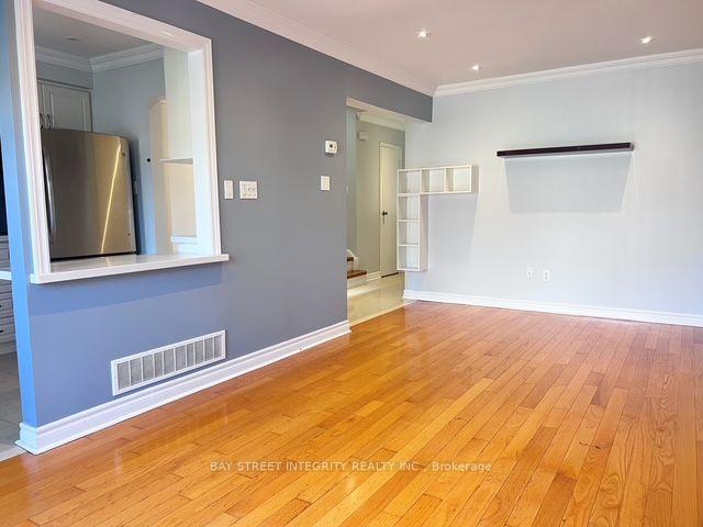 Photo 5 of 22 Dunbar Crescent, Markham, Milliken Mills East — HOMEH