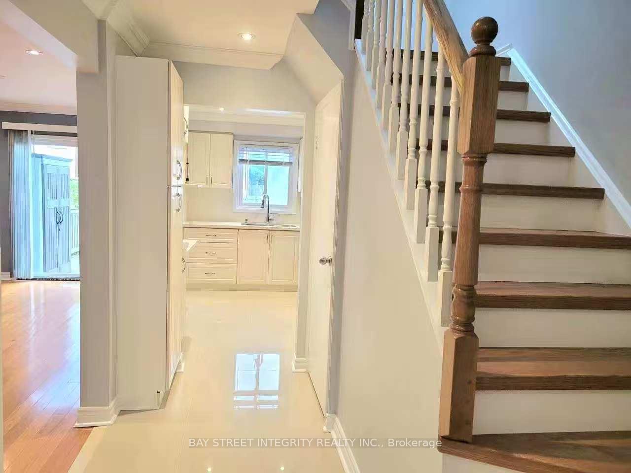 Photo 7 of 22 Dunbar Crescent, Markham, Milliken Mills East — HOMEH