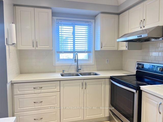 Photo 8 of 22 Dunbar Crescent, Markham, Milliken Mills East — HOMEH