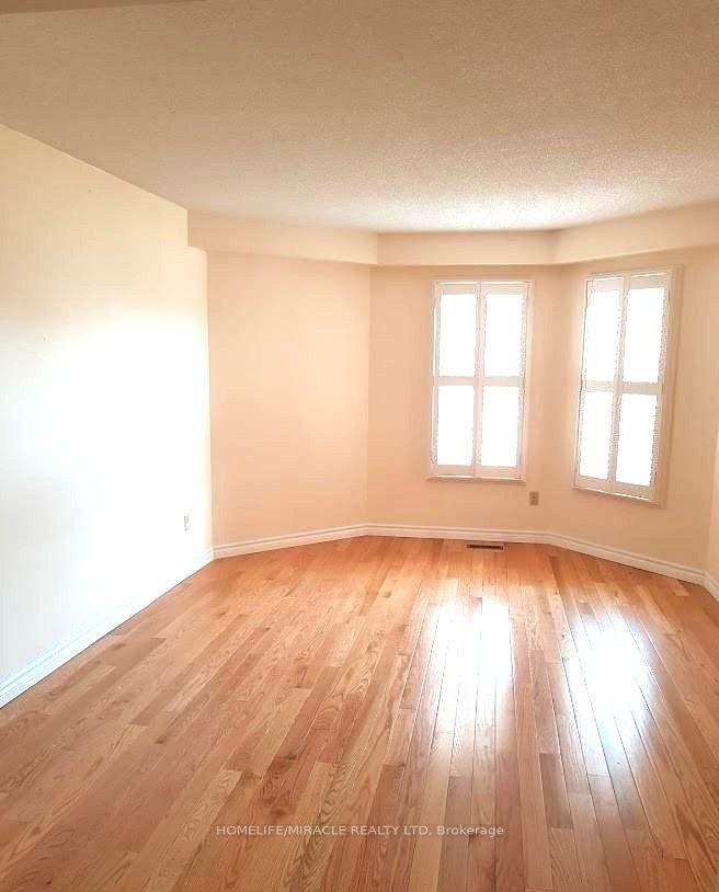 Photo 2 of Unit Main, 942 Sandcliff Drive, Oshawa, Pinecrest — HOMEH
