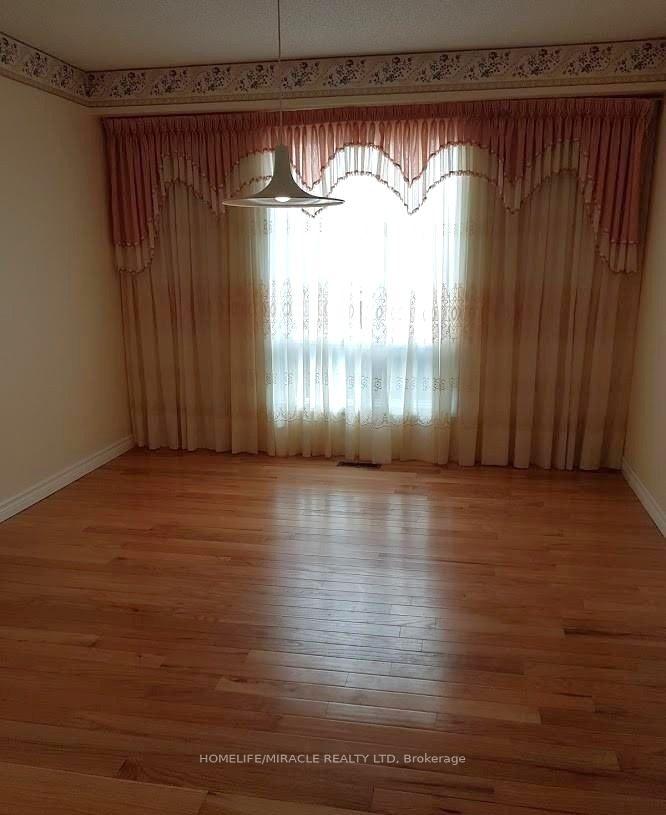 Photo 3 of Unit Main, 942 Sandcliff Drive, Oshawa, Pinecrest — HOMEH