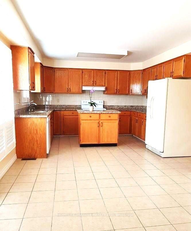 Photo 4 of Unit Main, 942 Sandcliff Drive, Oshawa, Pinecrest — HOMEH