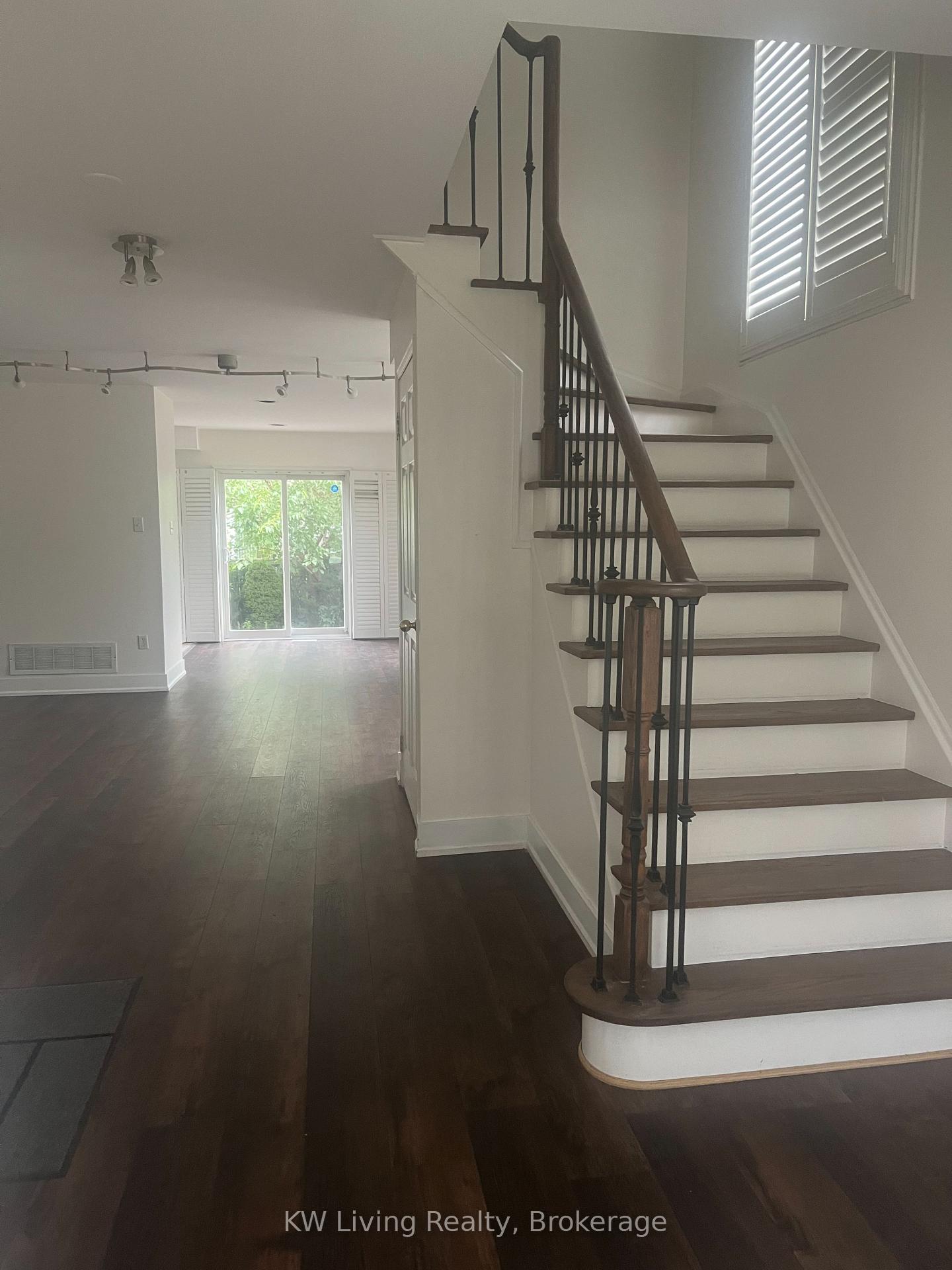 Photo 4 of 3159 Turbine Crescent, Mississauga, Churchill Meadows — HOMEH