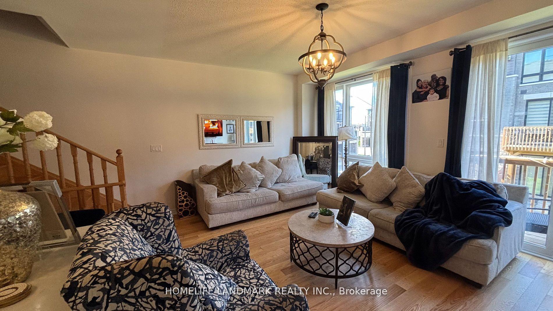 Photo 10 of 42 Lake Trail Way, Whitby, Brooklin — HOMEH