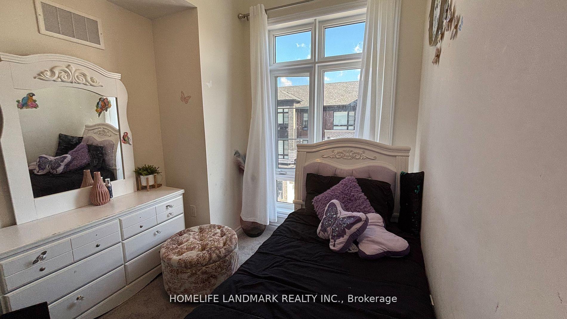Photo 26 of 42 Lake Trail Way, Whitby, Brooklin — HOMEH