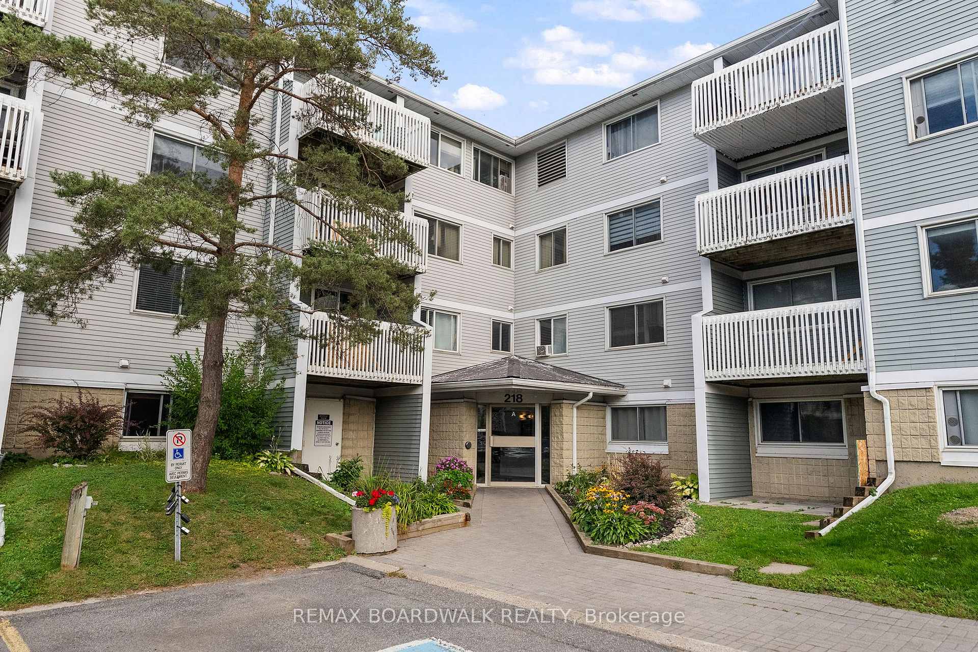 Photo of Unit 308, 218 Viewmount Drive