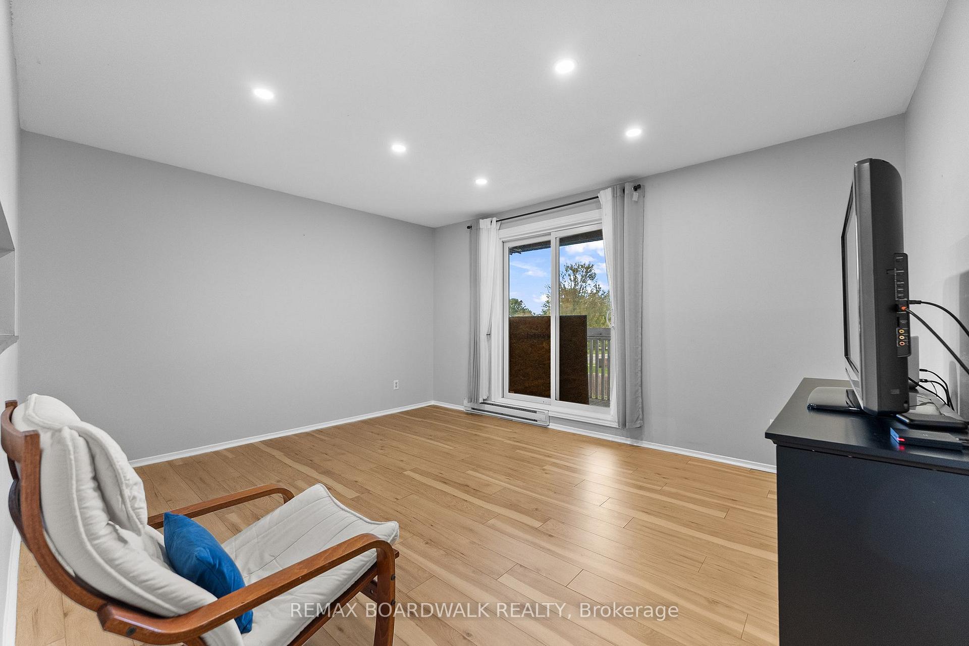 Photo 8 of Unit 308, 218 Viewmount Drive, Ottawa, Borden Farm/Stewart Farm/Carleton Heights/Parkwood Hills — HOMEH