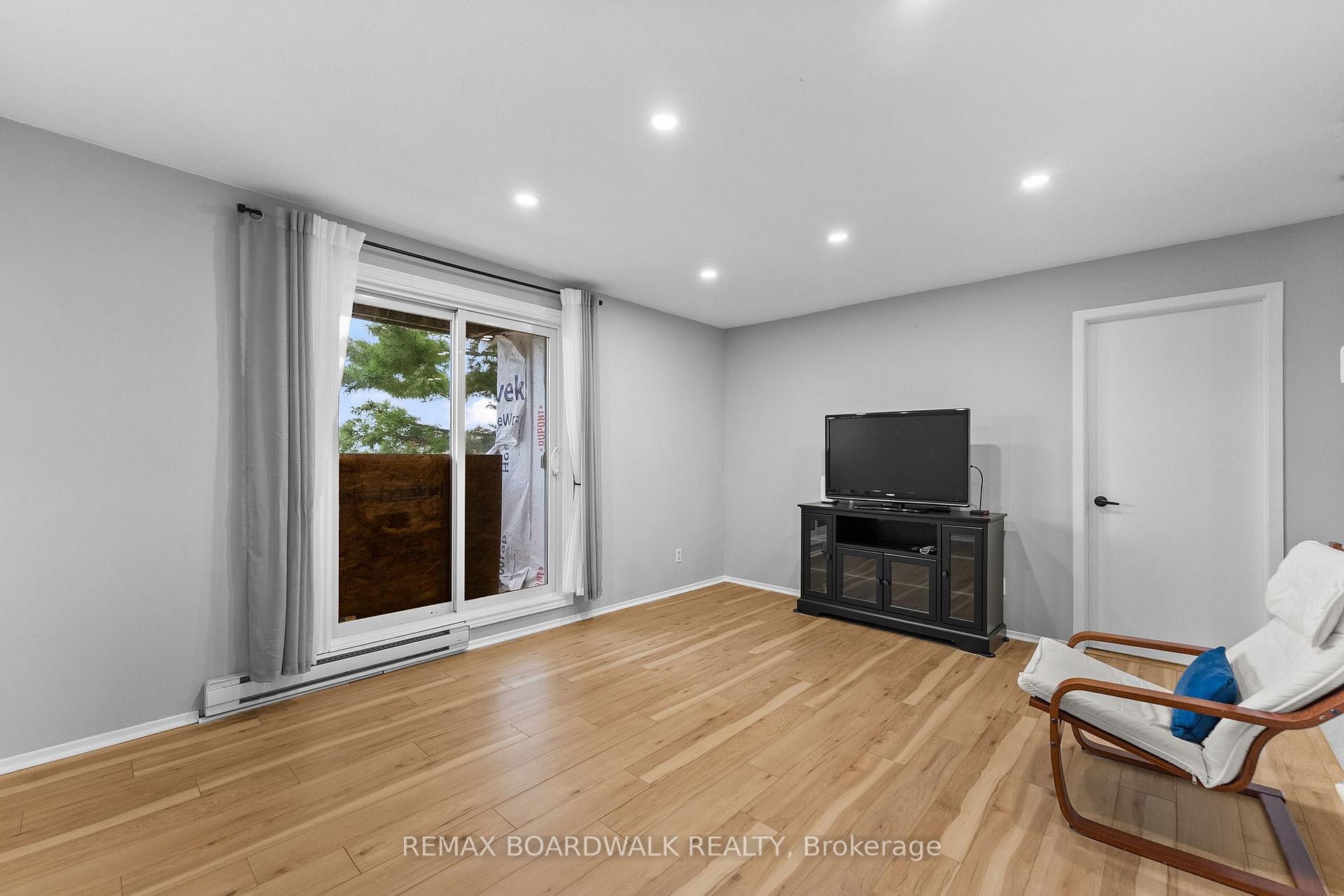 Photo 12 of Unit 308, 218 Viewmount Drive, Ottawa, Borden Farm/Stewart Farm/Carleton Heights/Parkwood Hills — HOMEH