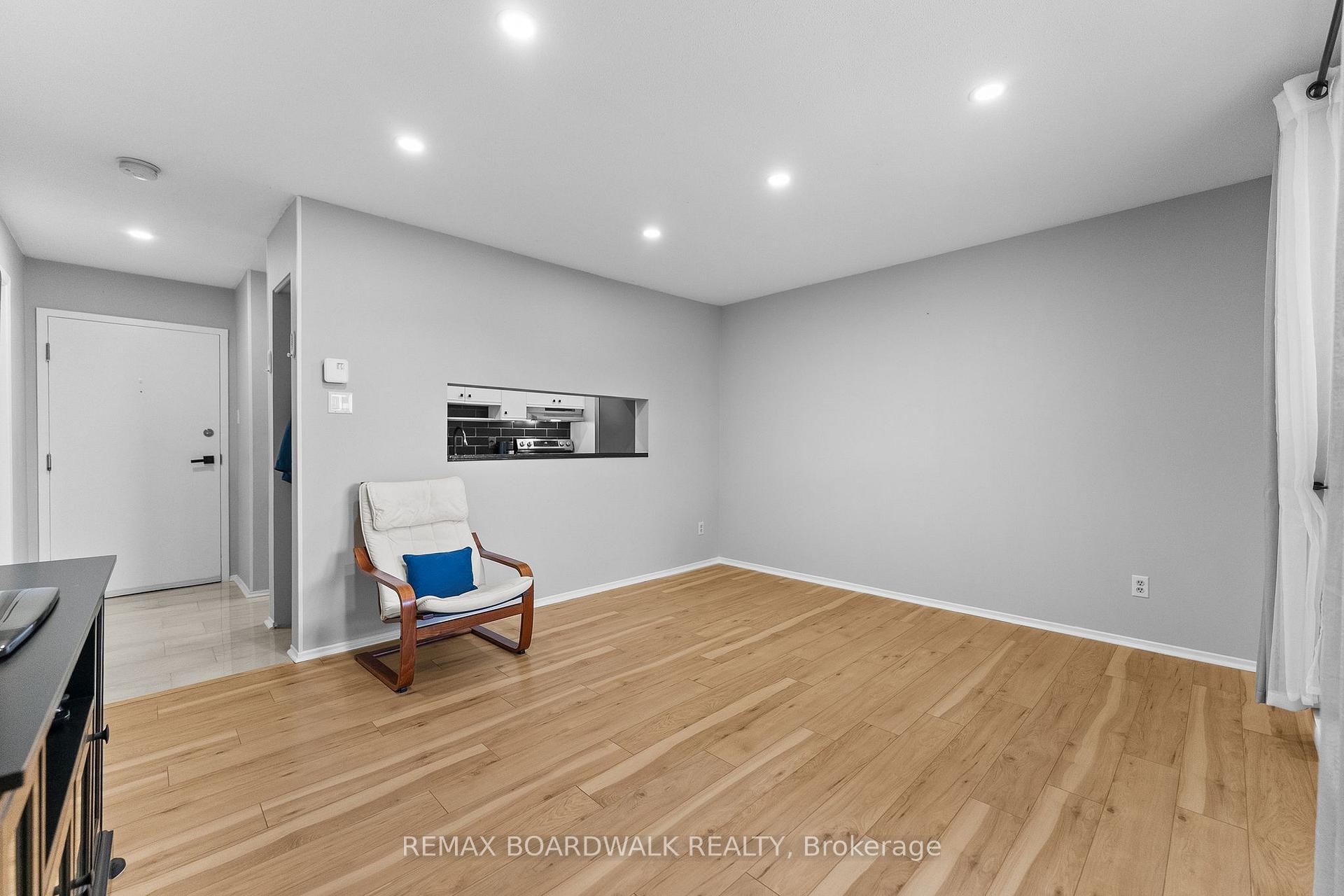 Photo 13 of Unit 308, 218 Viewmount Drive, Ottawa, Borden Farm/Stewart Farm/Carleton Heights/Parkwood Hills — HOMEH