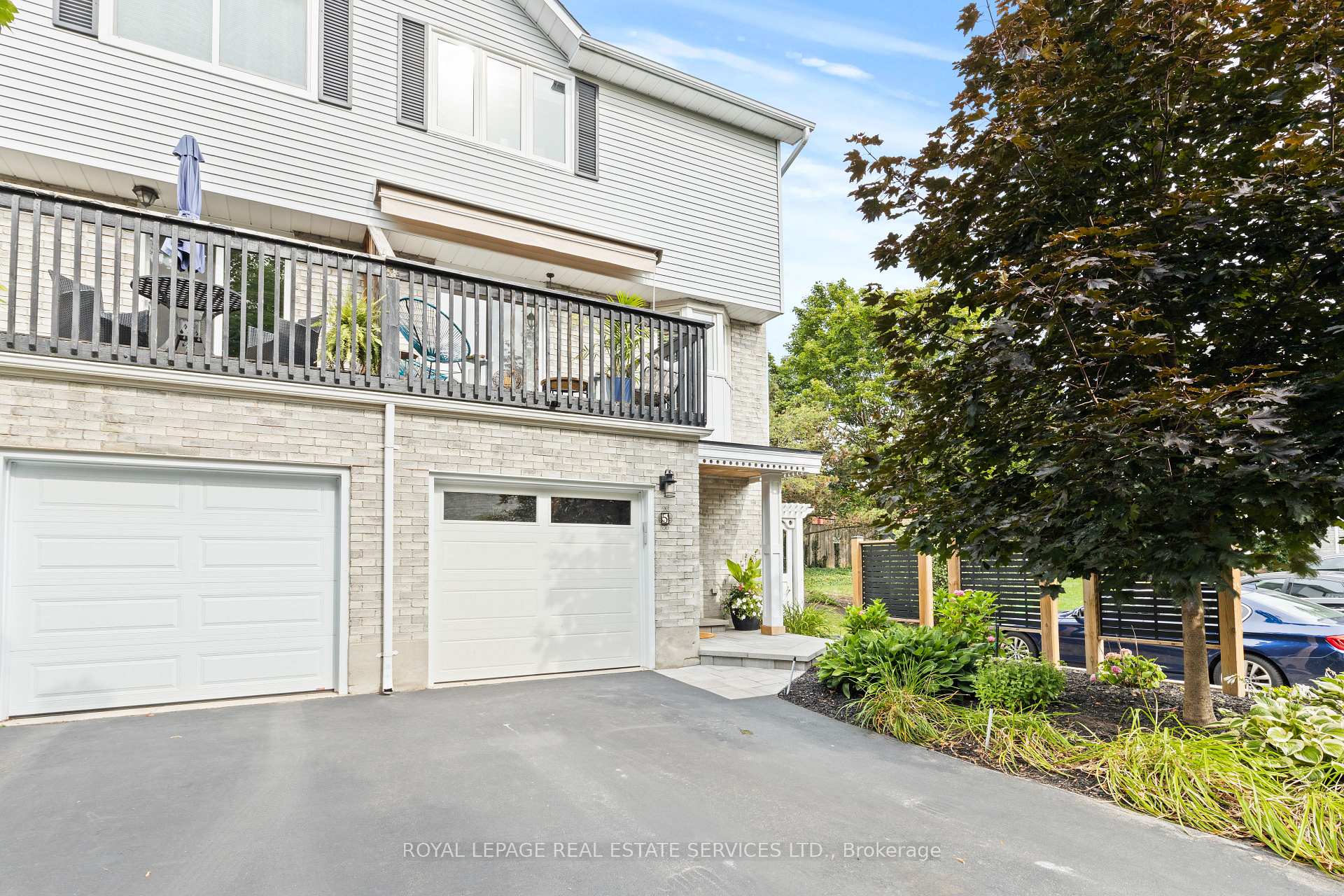 Photo 3 of Unit 5, 2303 Marine Drive, Oakville, Bronte — HOMEH