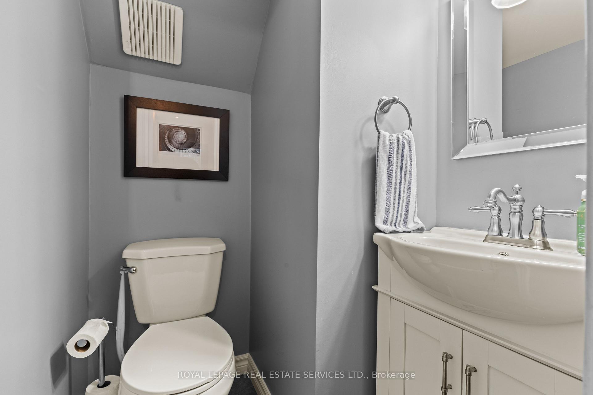 Photo 8 of Unit 5, 2303 Marine Drive, Oakville, Bronte — HOMEH