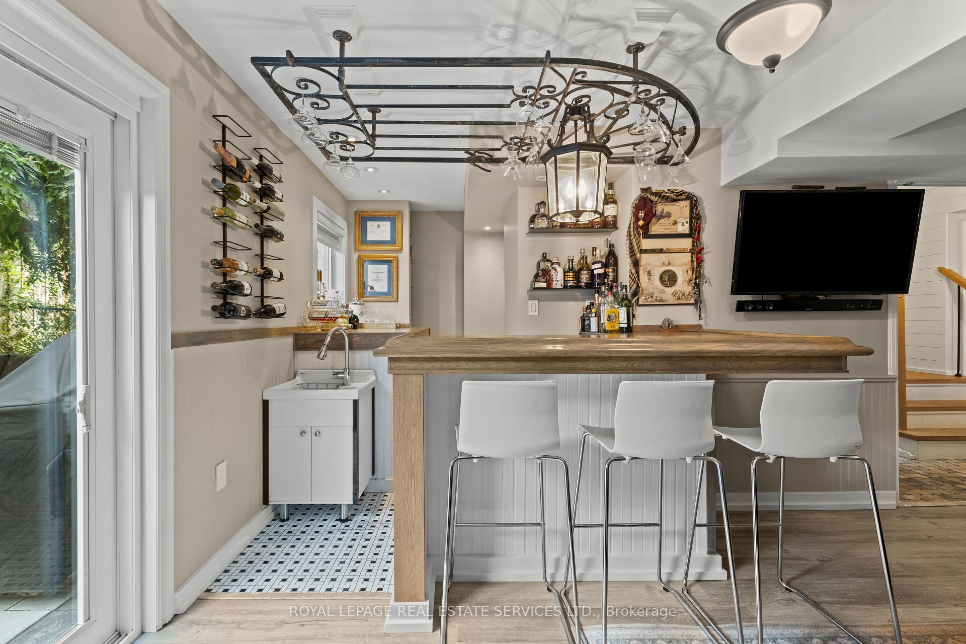 Photo 12 of Unit 5, 2303 Marine Drive, Oakville, Bronte — HOMEH