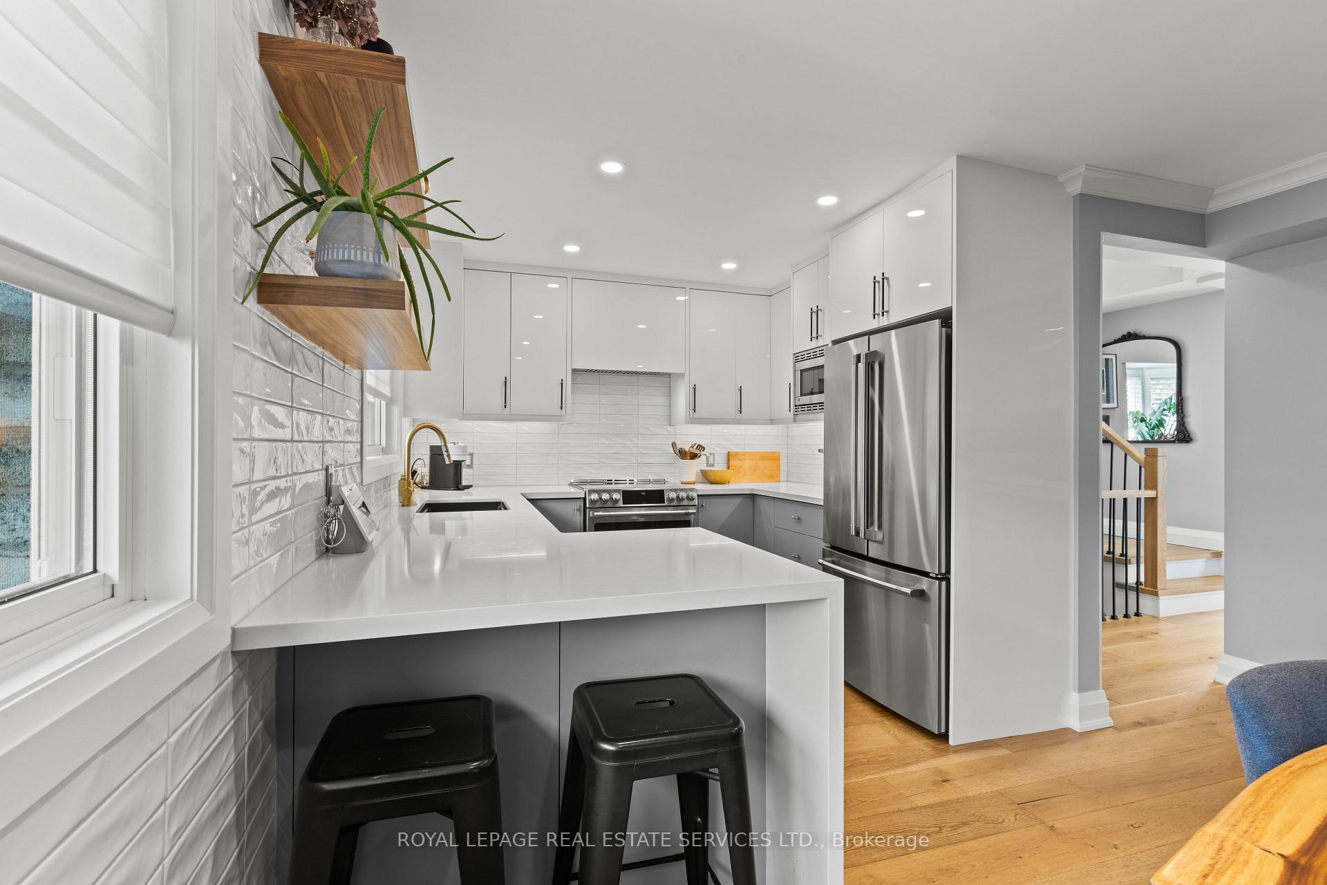 Photo 17 of Unit 5, 2303 Marine Drive, Oakville, Bronte — HOMEH