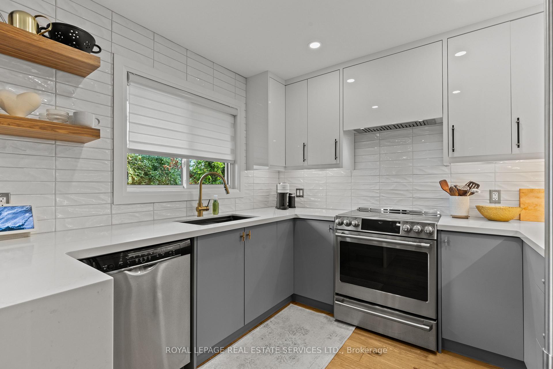 Photo 19 of Unit 5, 2303 Marine Drive, Oakville, Bronte — HOMEH