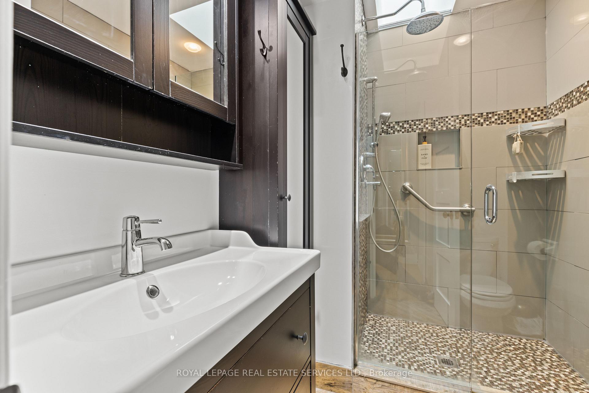 Photo 29 of Unit 5, 2303 Marine Drive, Oakville, Bronte — HOMEH