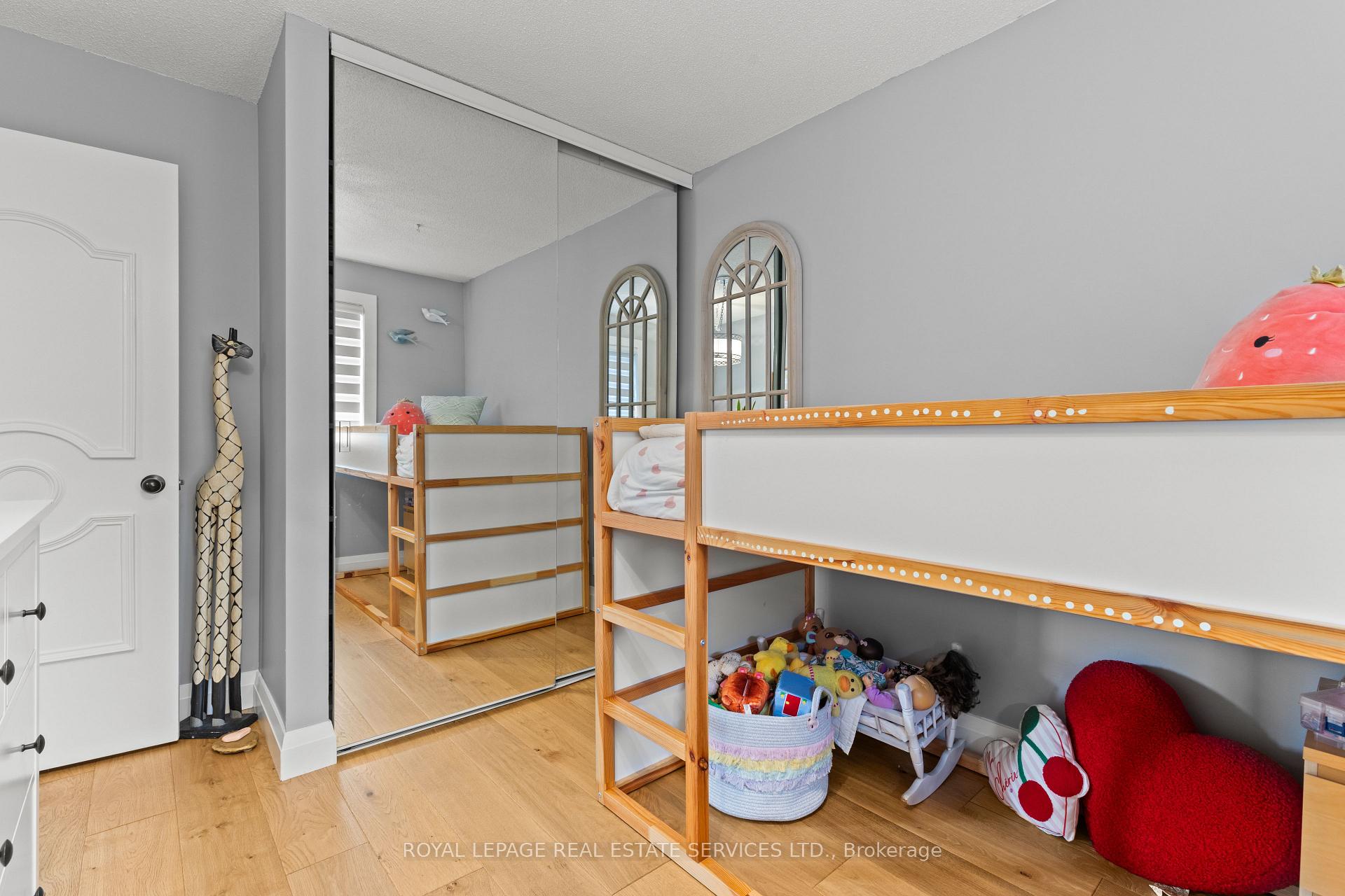 Photo 31 of Unit 5, 2303 Marine Drive, Oakville, Bronte — HOMEH