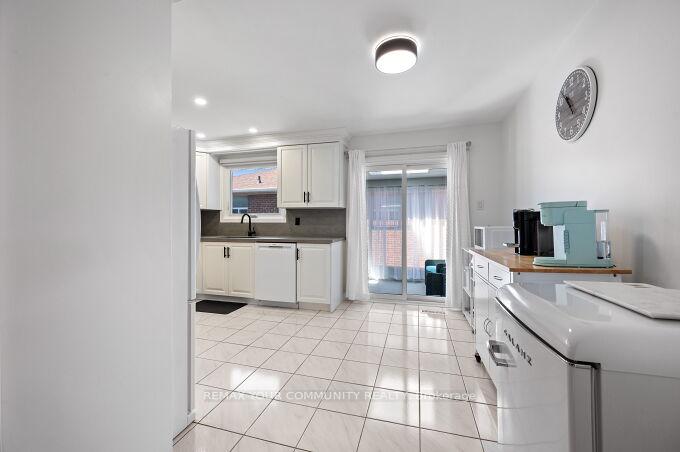 Photo 15 of 19 Hamer Boulevard, Etobicoke, Kingsview Village-The Westway — HOMEH