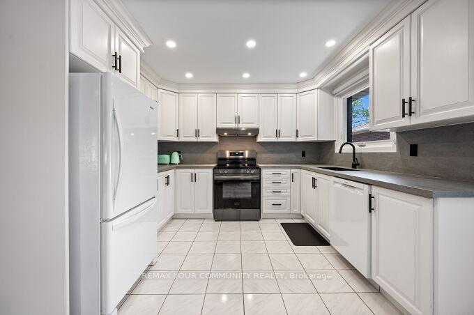 Photo 16 of 19 Hamer Boulevard, Etobicoke, Kingsview Village-The Westway — HOMEH