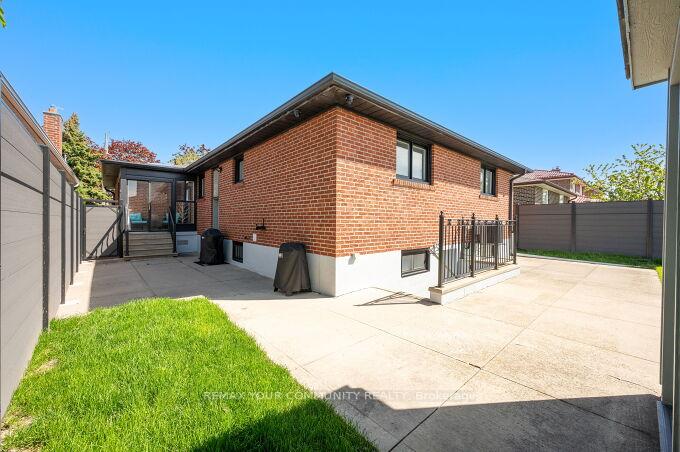 Photo 39 of 19 Hamer Boulevard, Etobicoke, Kingsview Village-The Westway — HOMEH