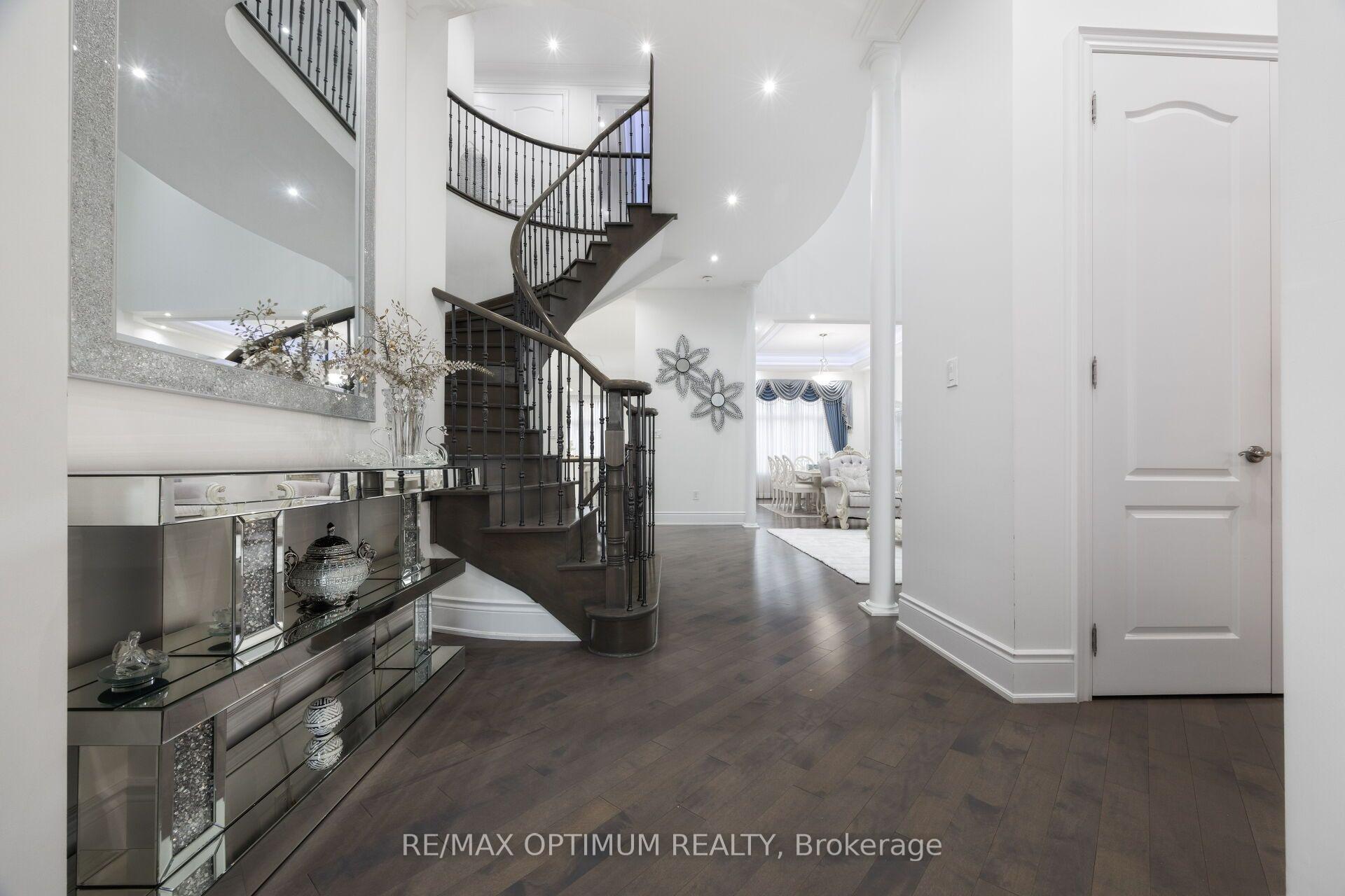 Photo 5 of 37 Elbern Markell Drive, Brampton, Credit Valley — HOMEH
