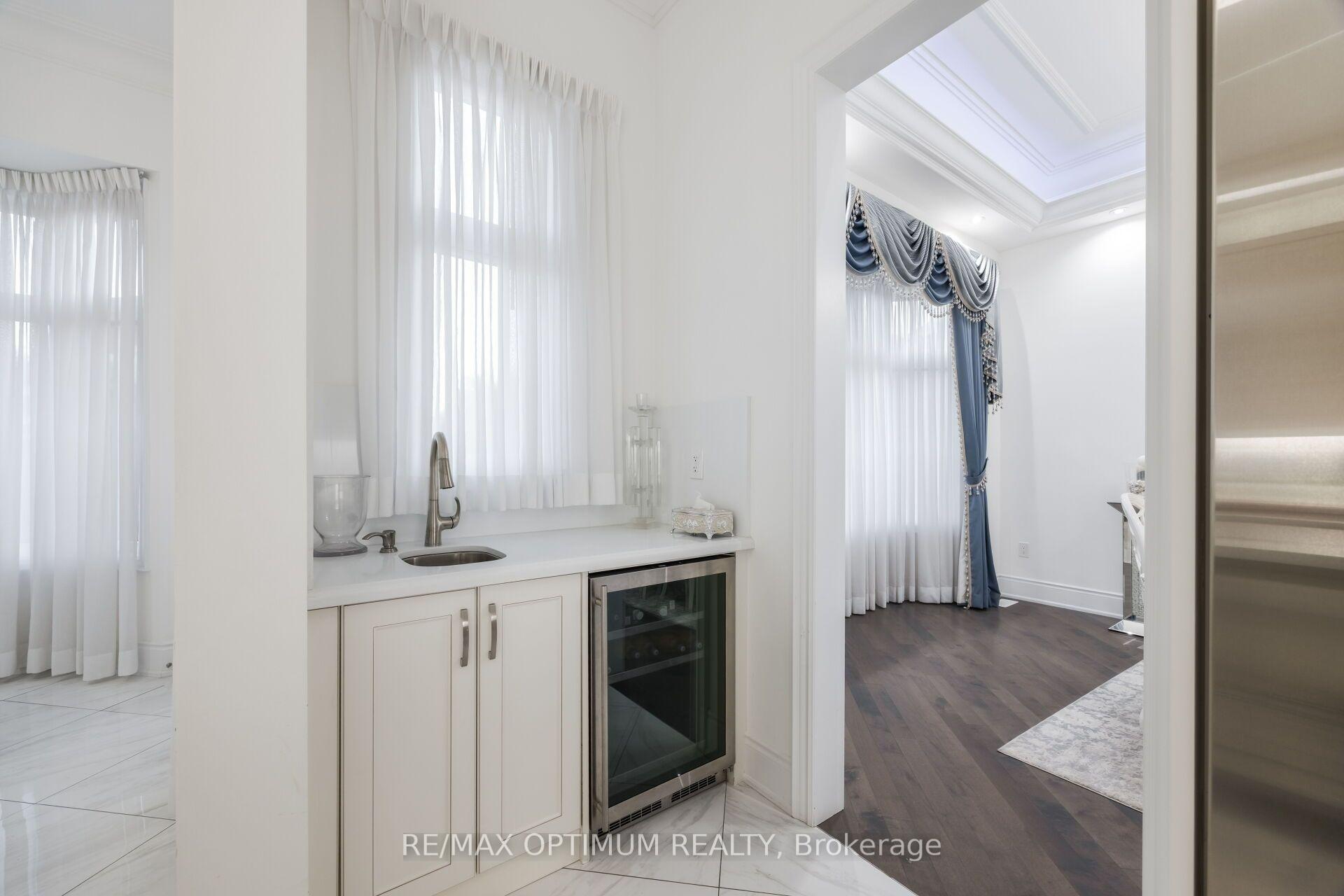Photo 16 of 37 Elbern Markell Drive, Brampton, Credit Valley — HOMEH