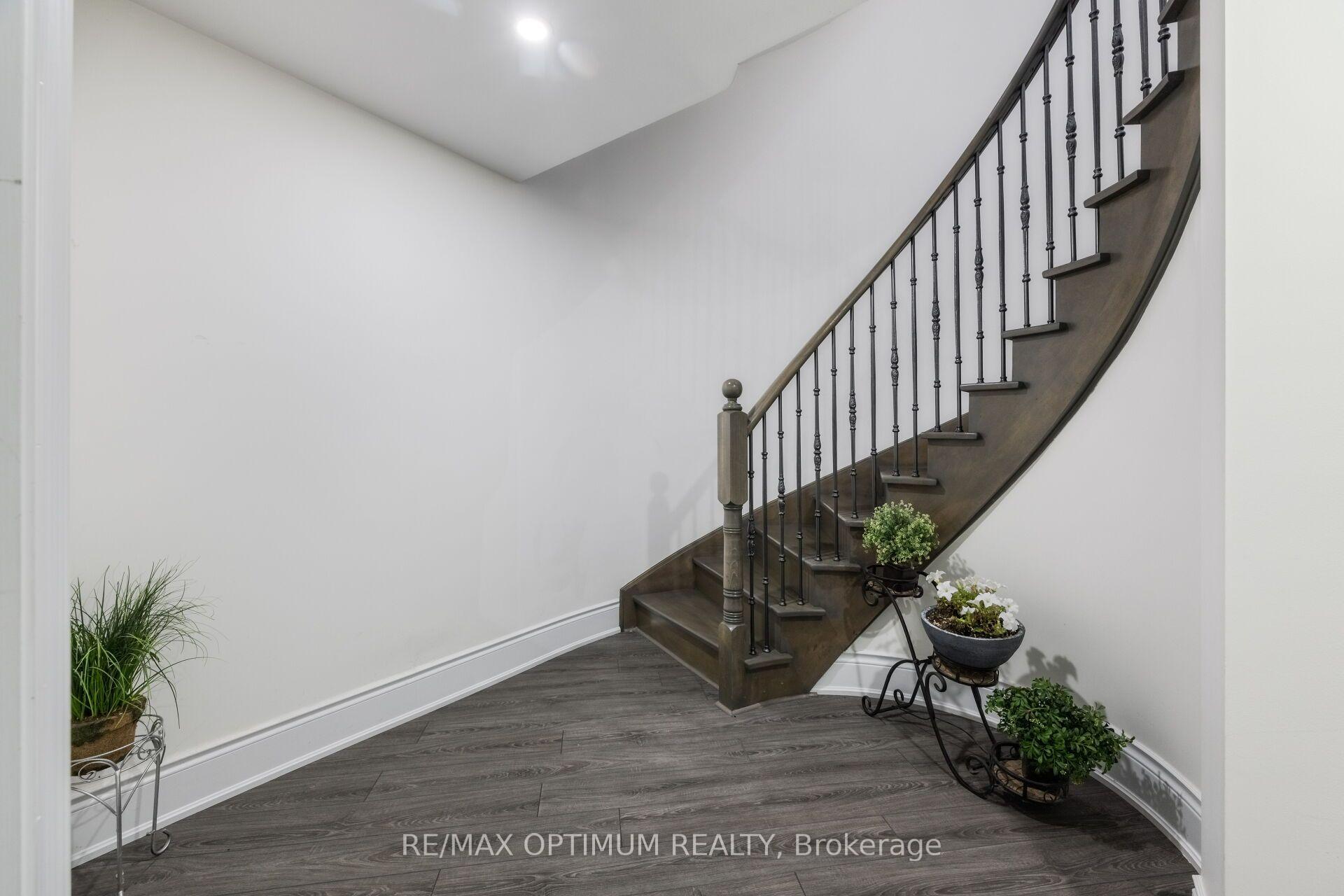 Photo 32 of 37 Elbern Markell Drive, Brampton, Credit Valley — HOMEH