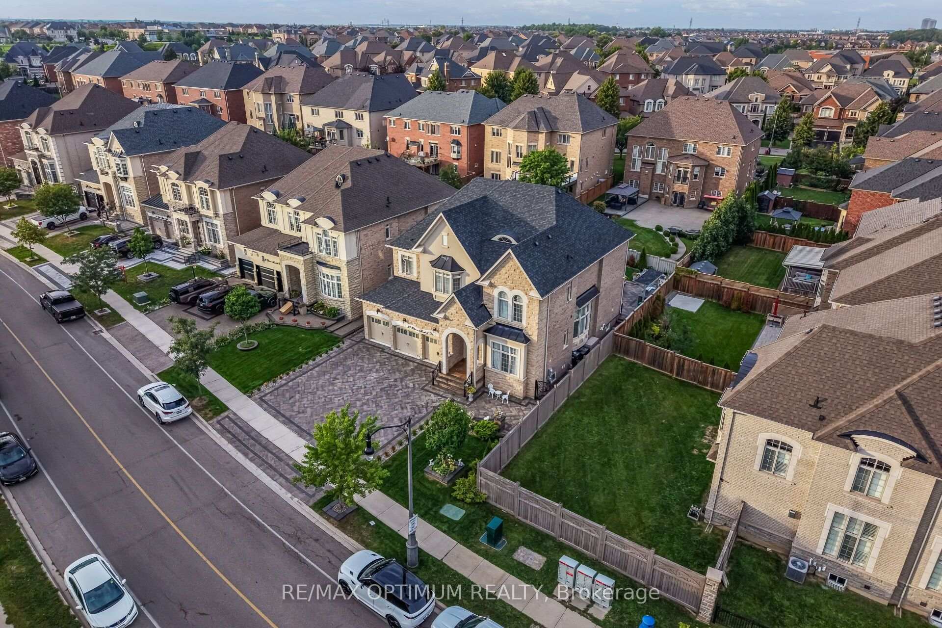 Photo 47 of 37 Elbern Markell Drive, Brampton, Credit Valley — HOMEH