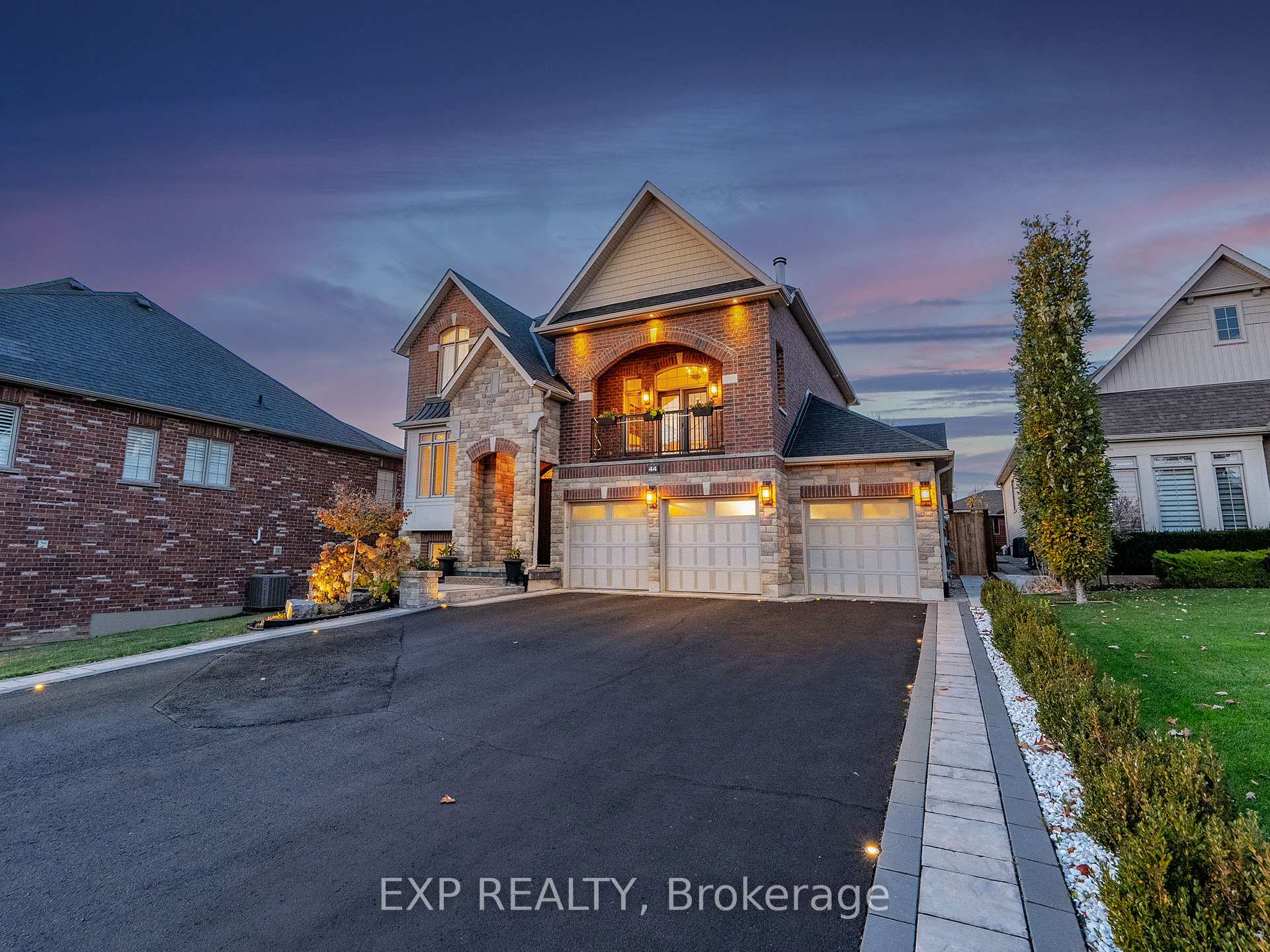 Photo 2 of 44 Philson Court, Innisfil, Cookstown — HOMEH