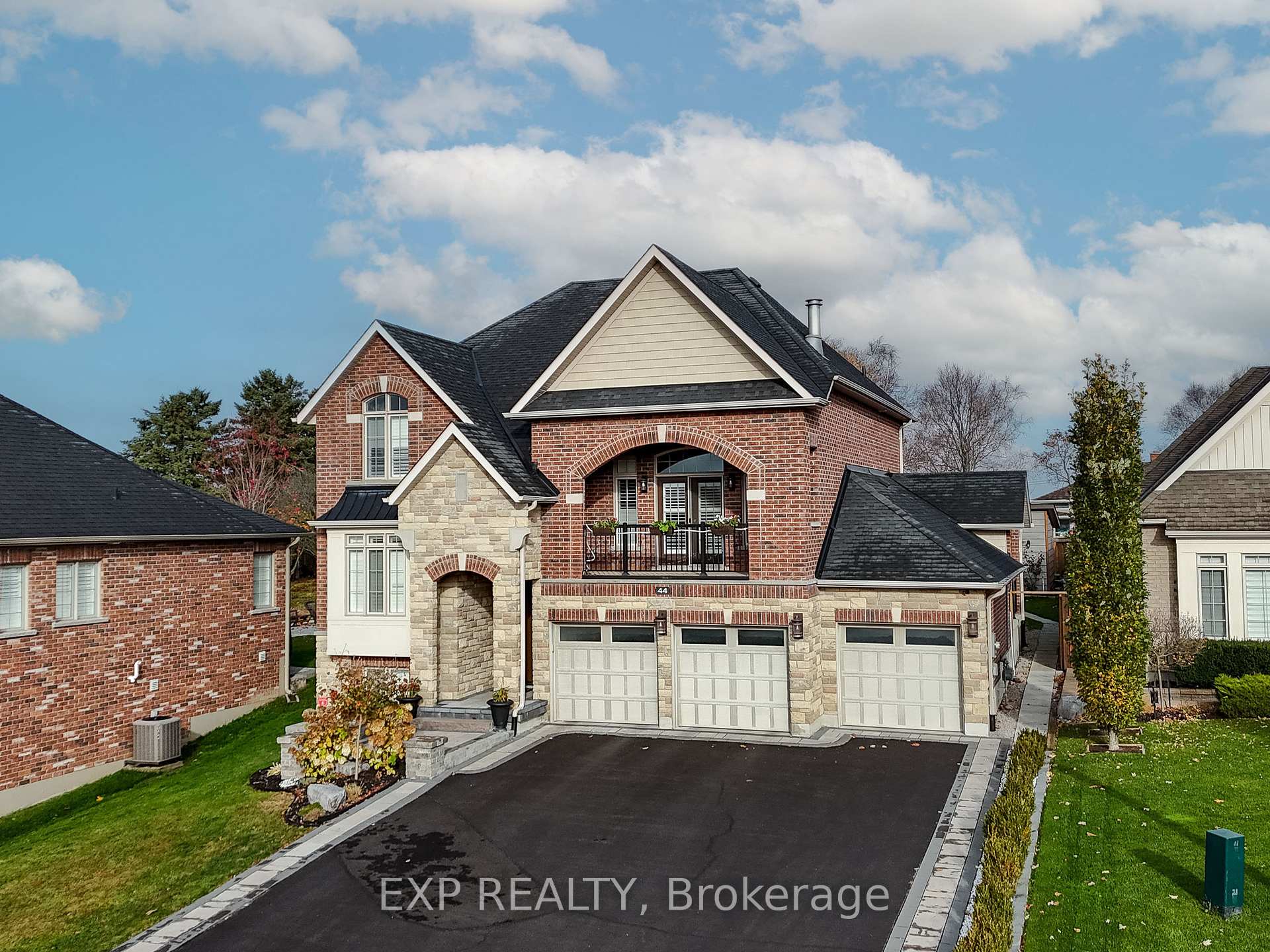 Photo 3 of 44 Philson Court, Innisfil, Cookstown — HOMEH