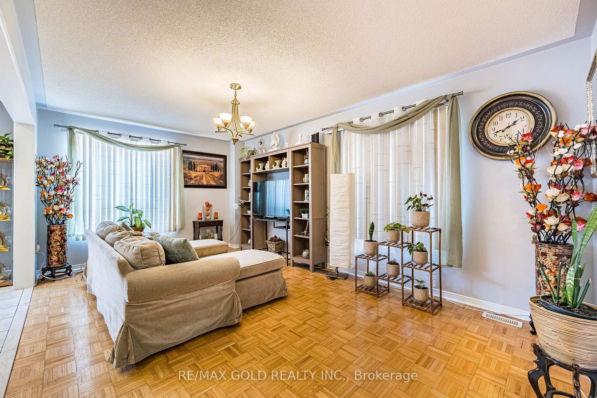 Photo 5 of 6 Mistdale Crescent, Brampton, Fletcher's Meadow — HOMEH