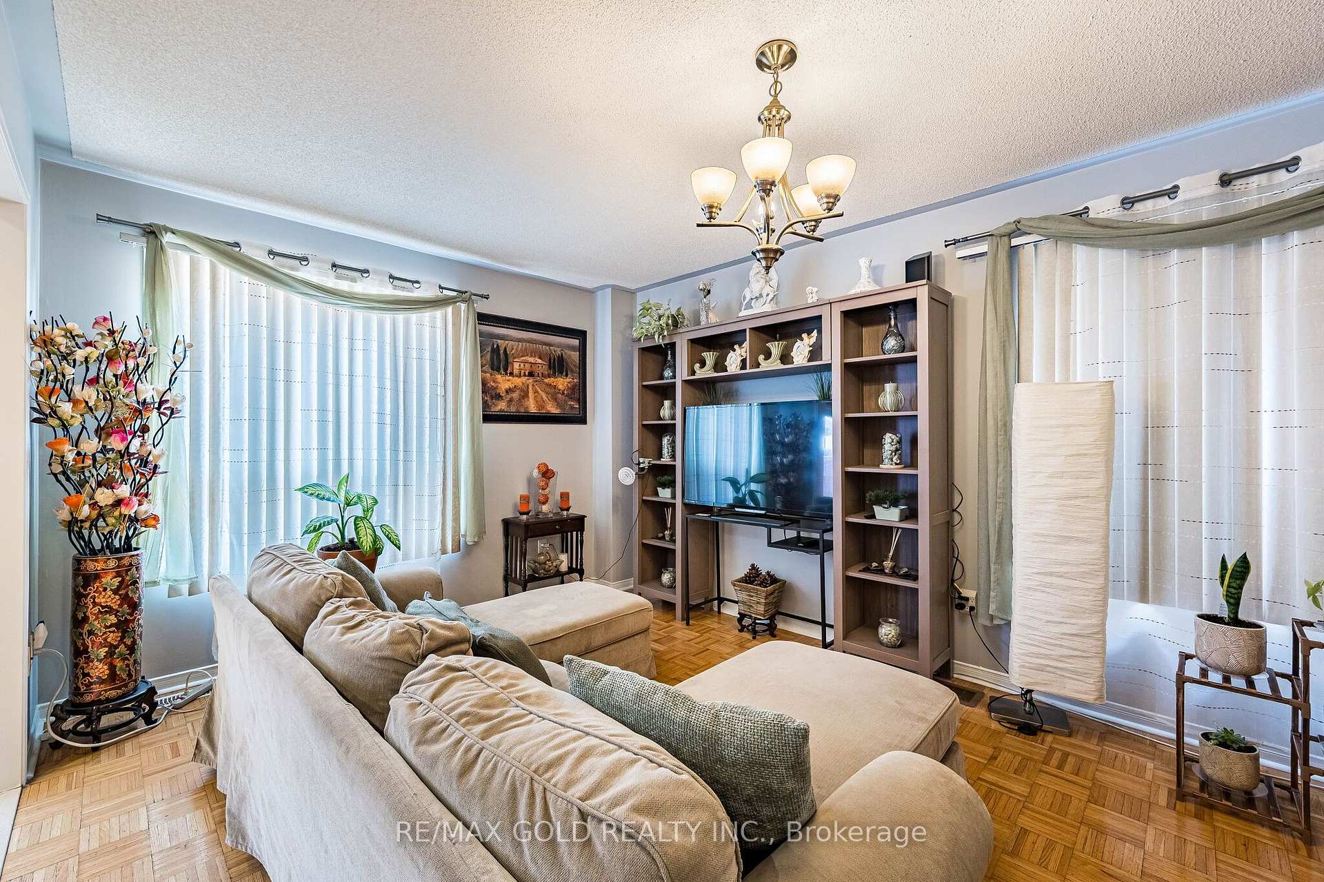 Photo 6 of 6 Mistdale Crescent, Brampton, Fletcher's Meadow — HOMEH