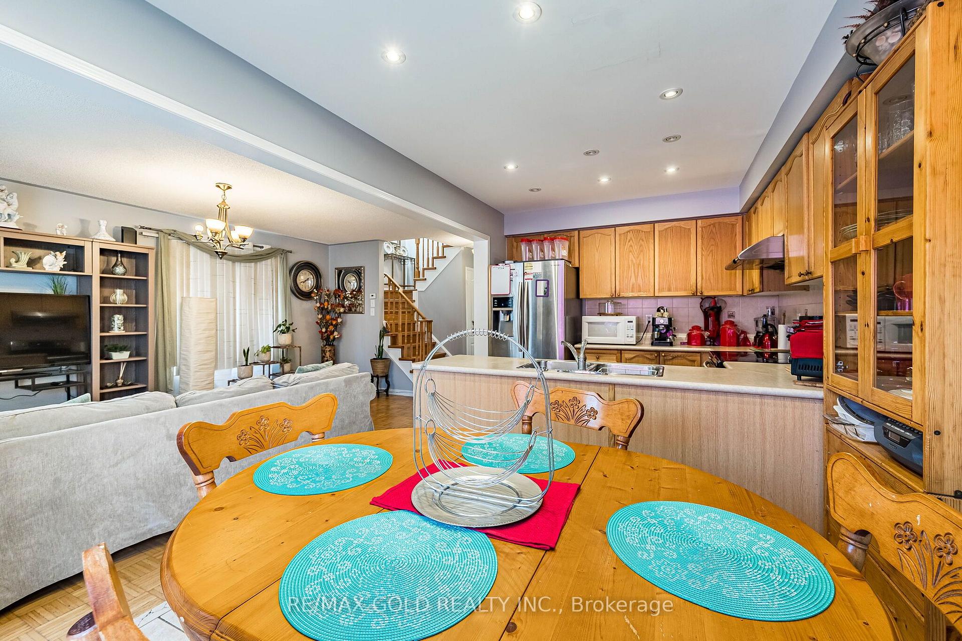 Photo 12 of 6 Mistdale Crescent, Brampton, Fletcher's Meadow — HOMEH