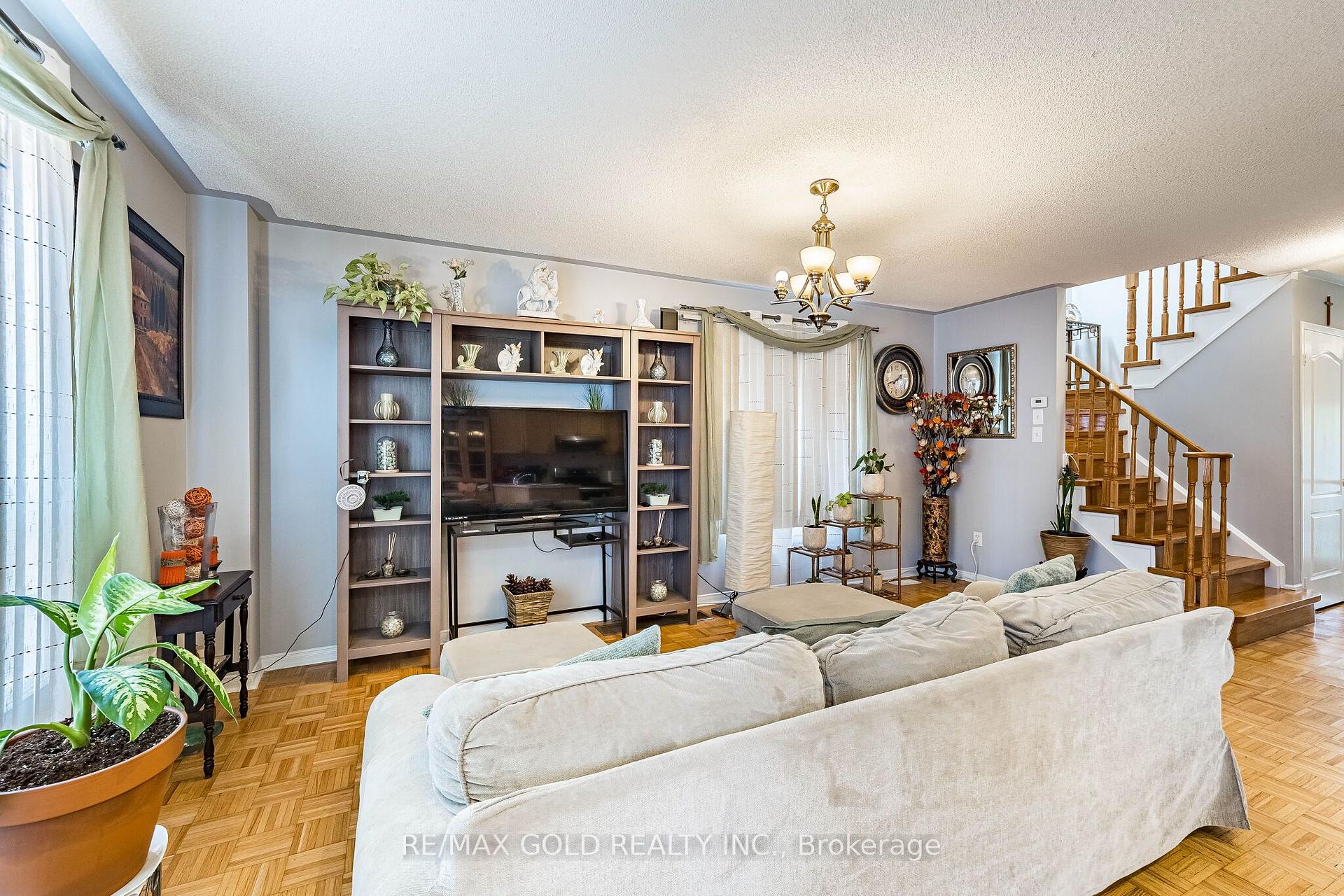 Photo 14 of 6 Mistdale Crescent, Brampton, Fletcher's Meadow — HOMEH