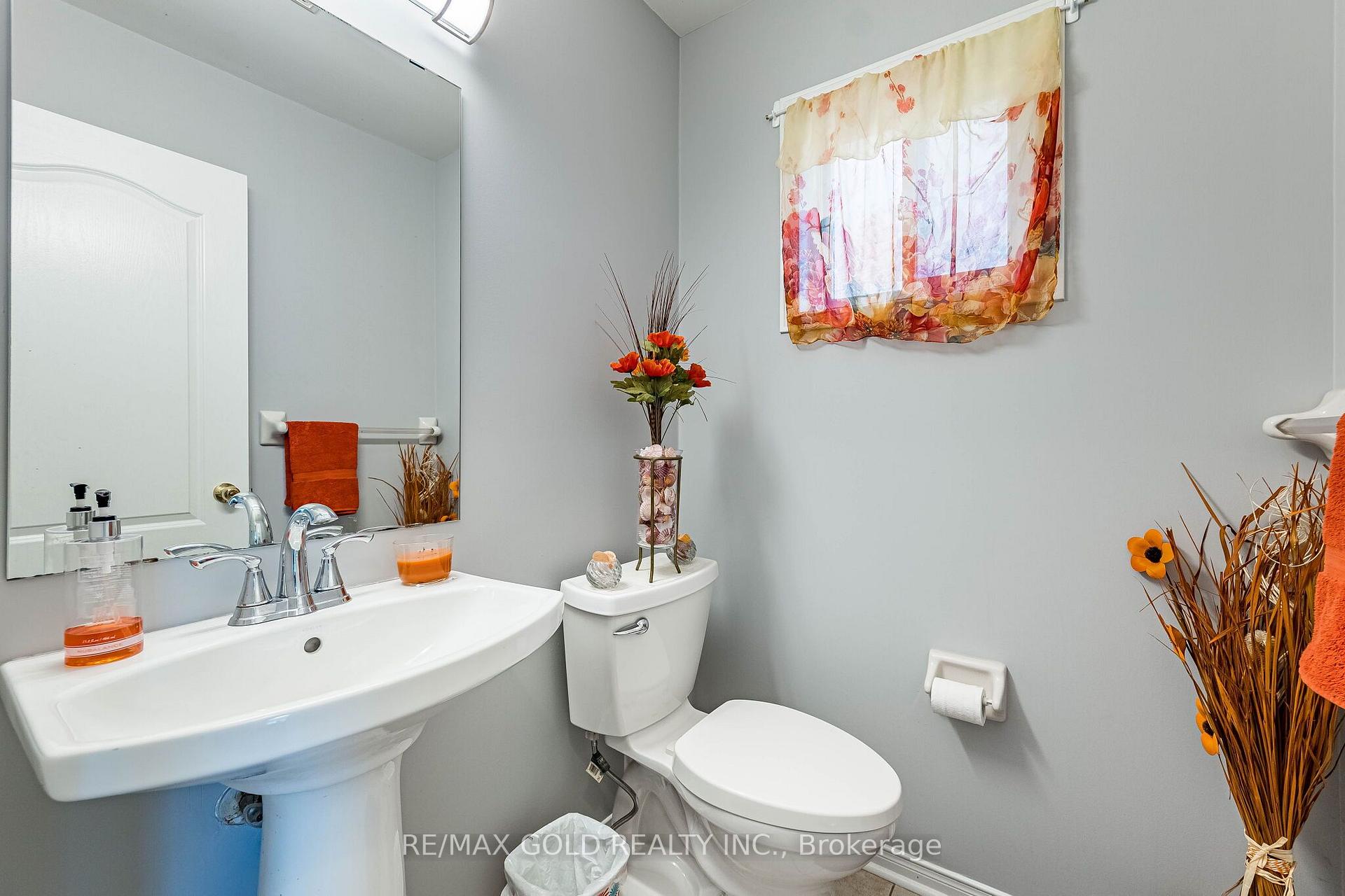 Photo 15 of 6 Mistdale Crescent, Brampton, Fletcher's Meadow — HOMEH