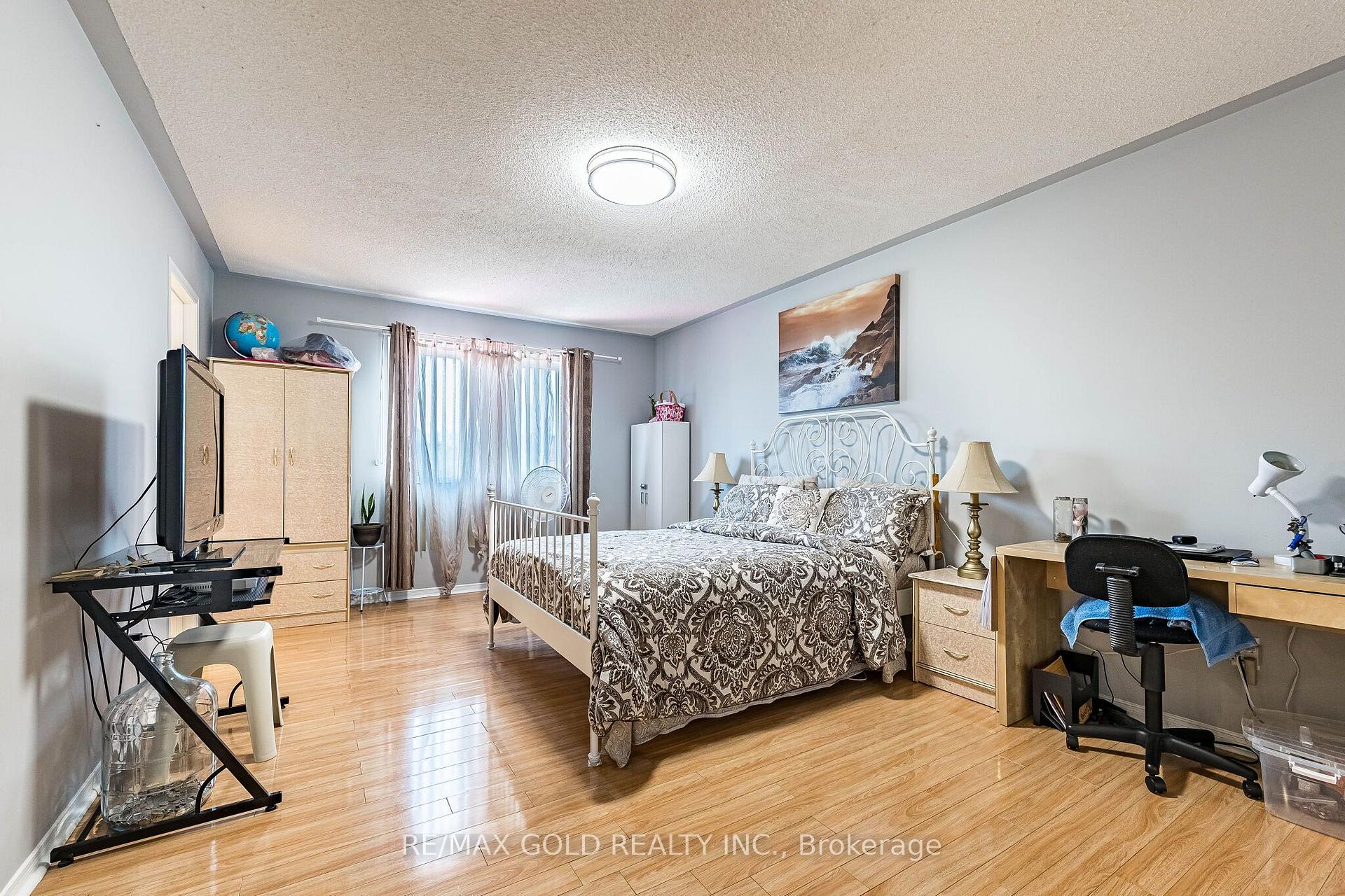 Photo 16 of 6 Mistdale Crescent, Brampton, Fletcher's Meadow — HOMEH