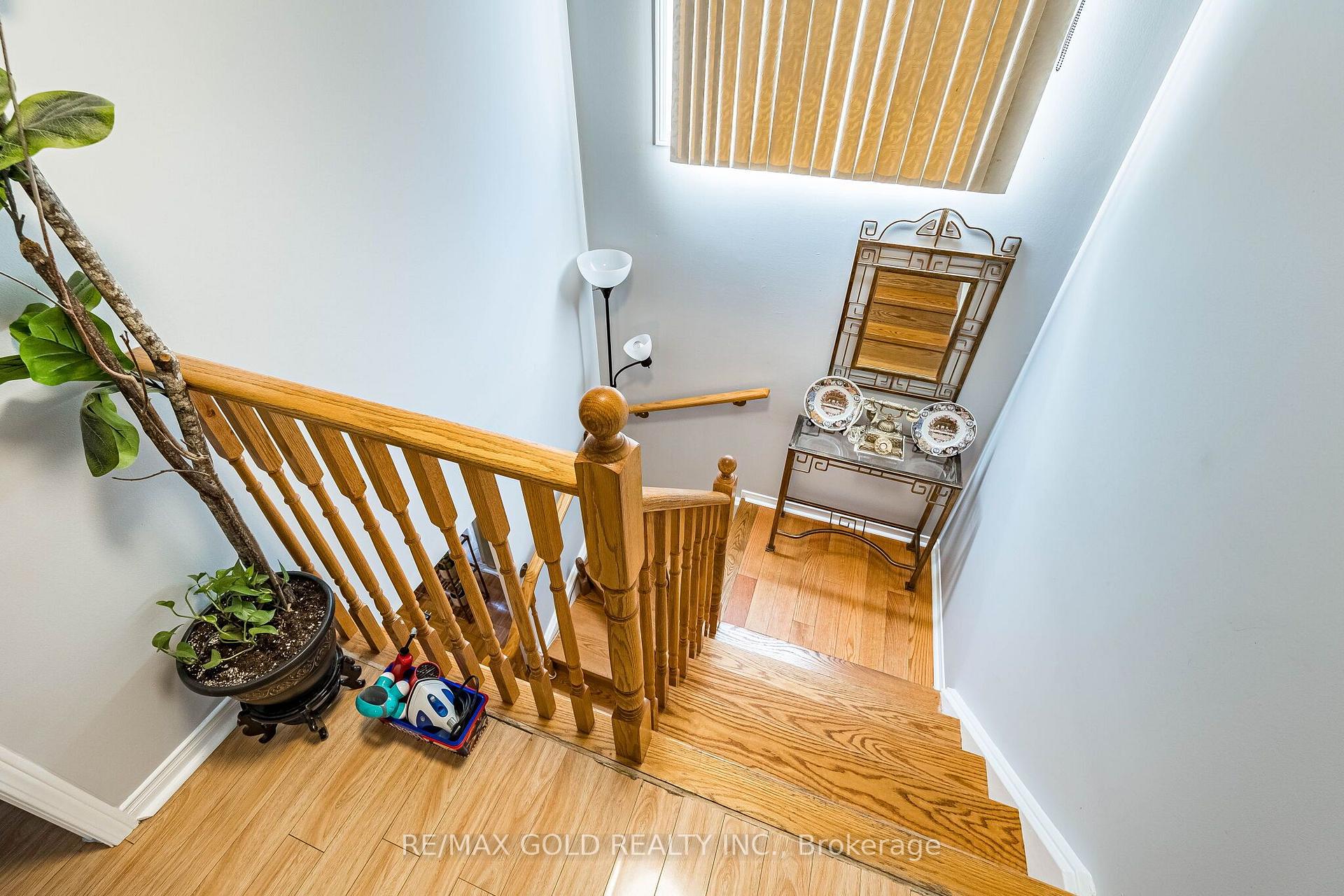 Photo 23 of 6 Mistdale Crescent, Brampton, Fletcher's Meadow — HOMEH