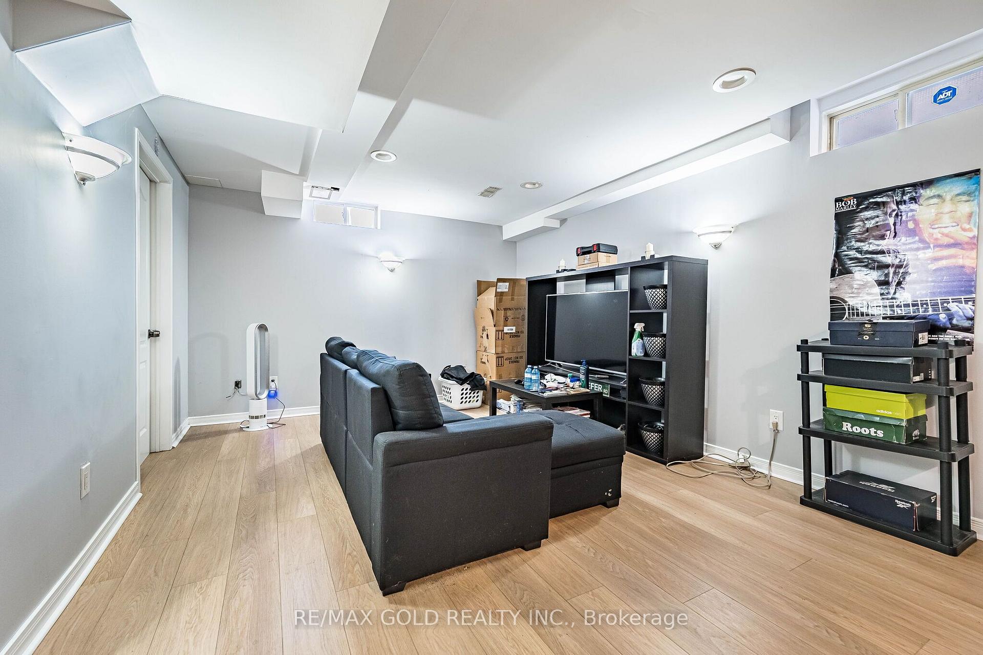 Photo 24 of 6 Mistdale Crescent, Brampton, Fletcher's Meadow — HOMEH