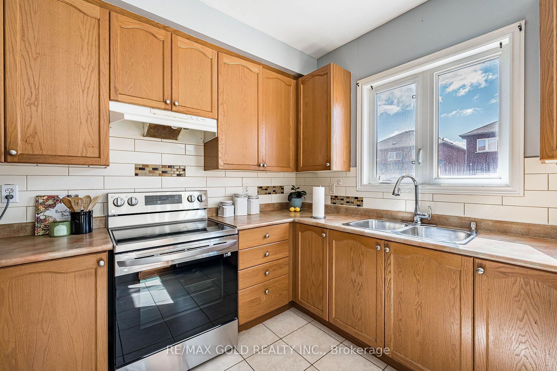 Photo 10 of 20 Amaranth Crescent, Brampton, Northwest Sandalwood Parkway — HOMEH