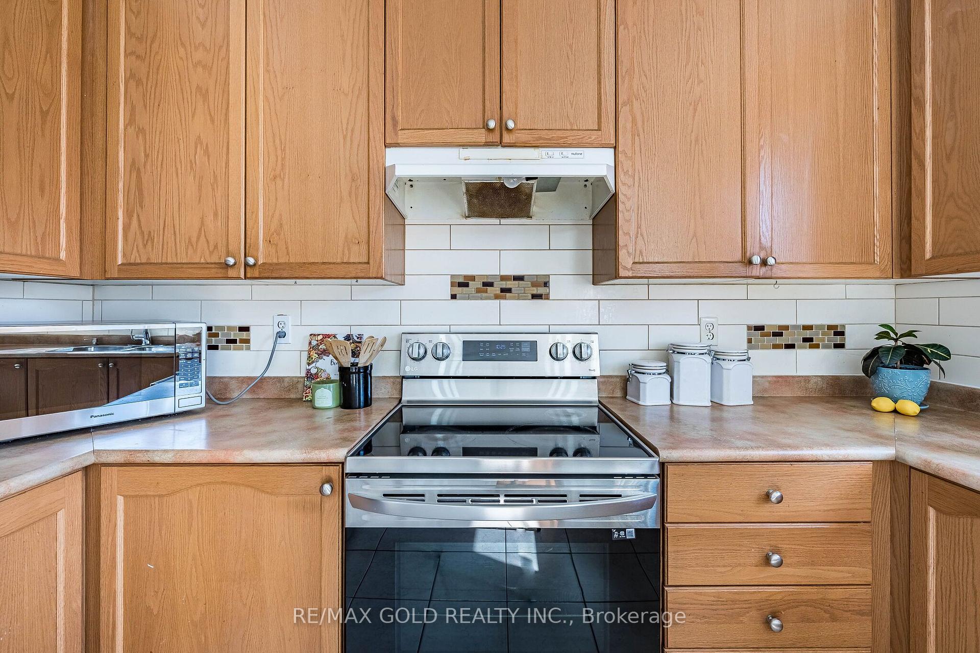 Photo 14 of 20 Amaranth Crescent, Brampton, Northwest Sandalwood Parkway — HOMEH