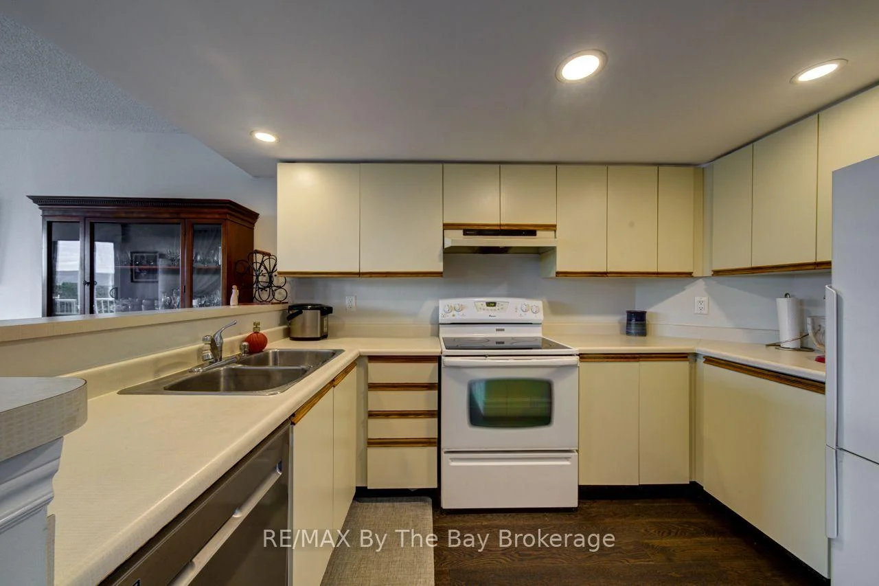 Photo 6 of Unit 502, 24 Ramblings Way, Collingwood — HOMEH