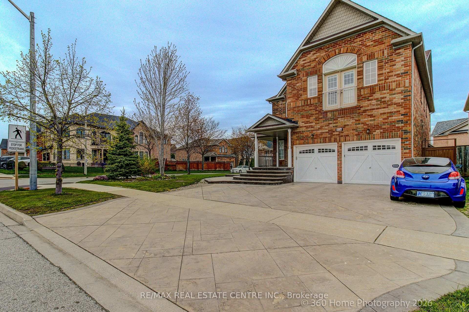Photo 3 of 806 White Clover Way, Mississauga, East Credit — HOMEH
