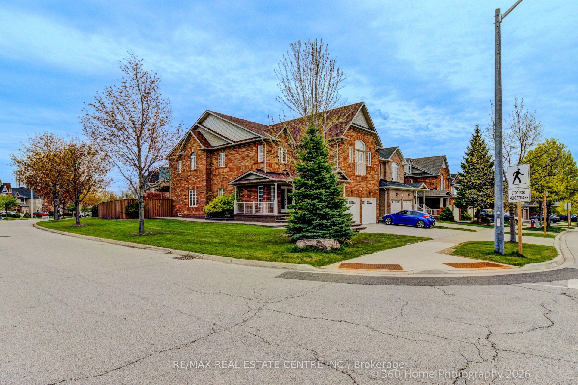 Photo 4 of 806 White Clover Way, Mississauga, East Credit — HOMEH